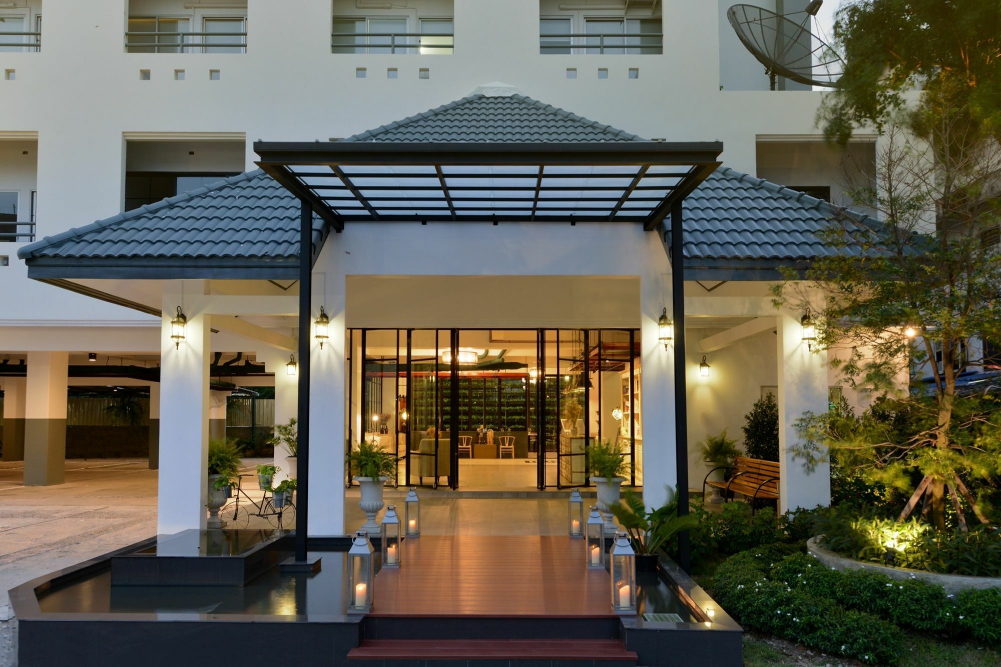Ruenthip Pattaya Hotell Exteriör bild