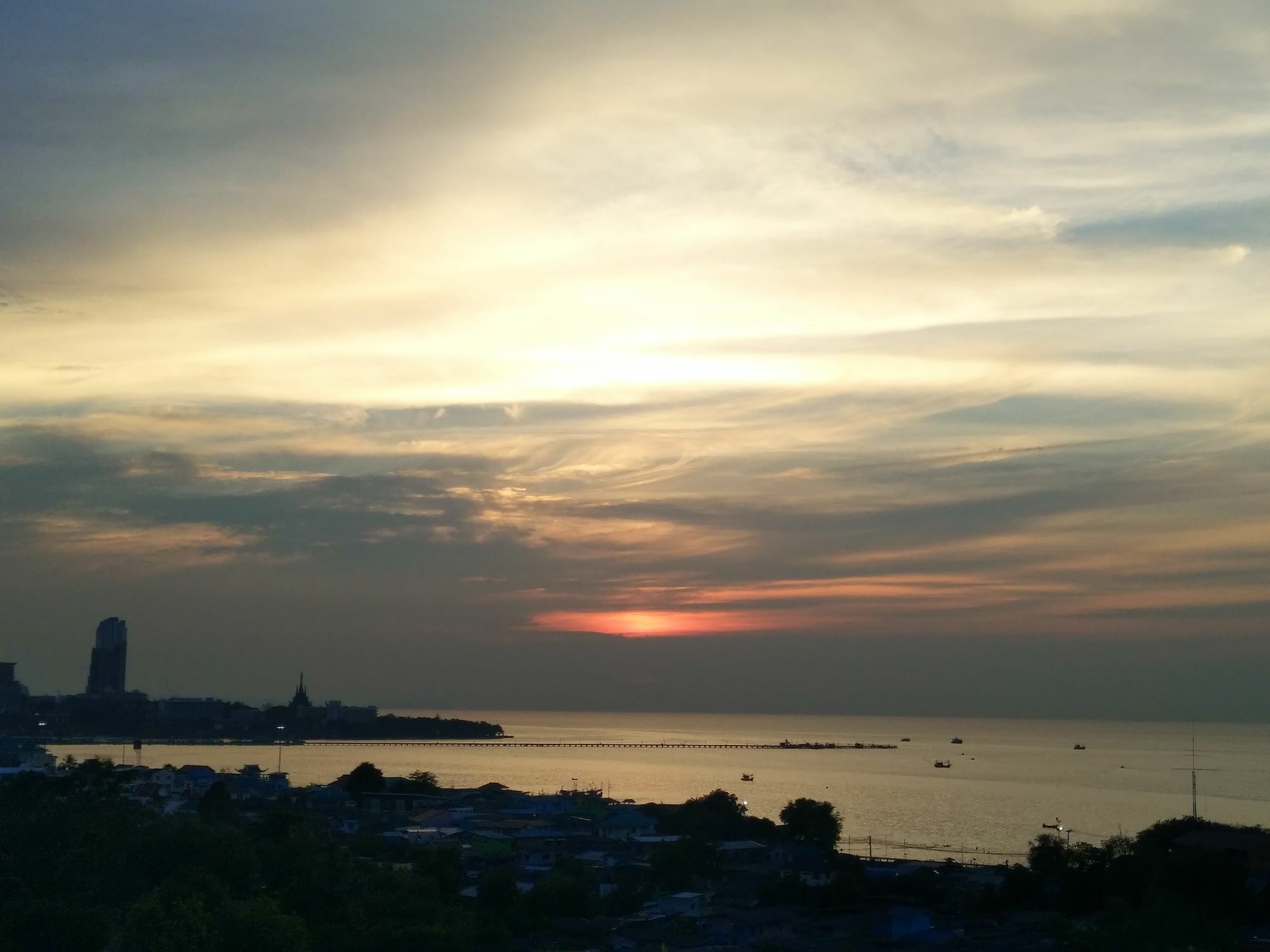 Ruenthip Pattaya Hotell Exteriör bild