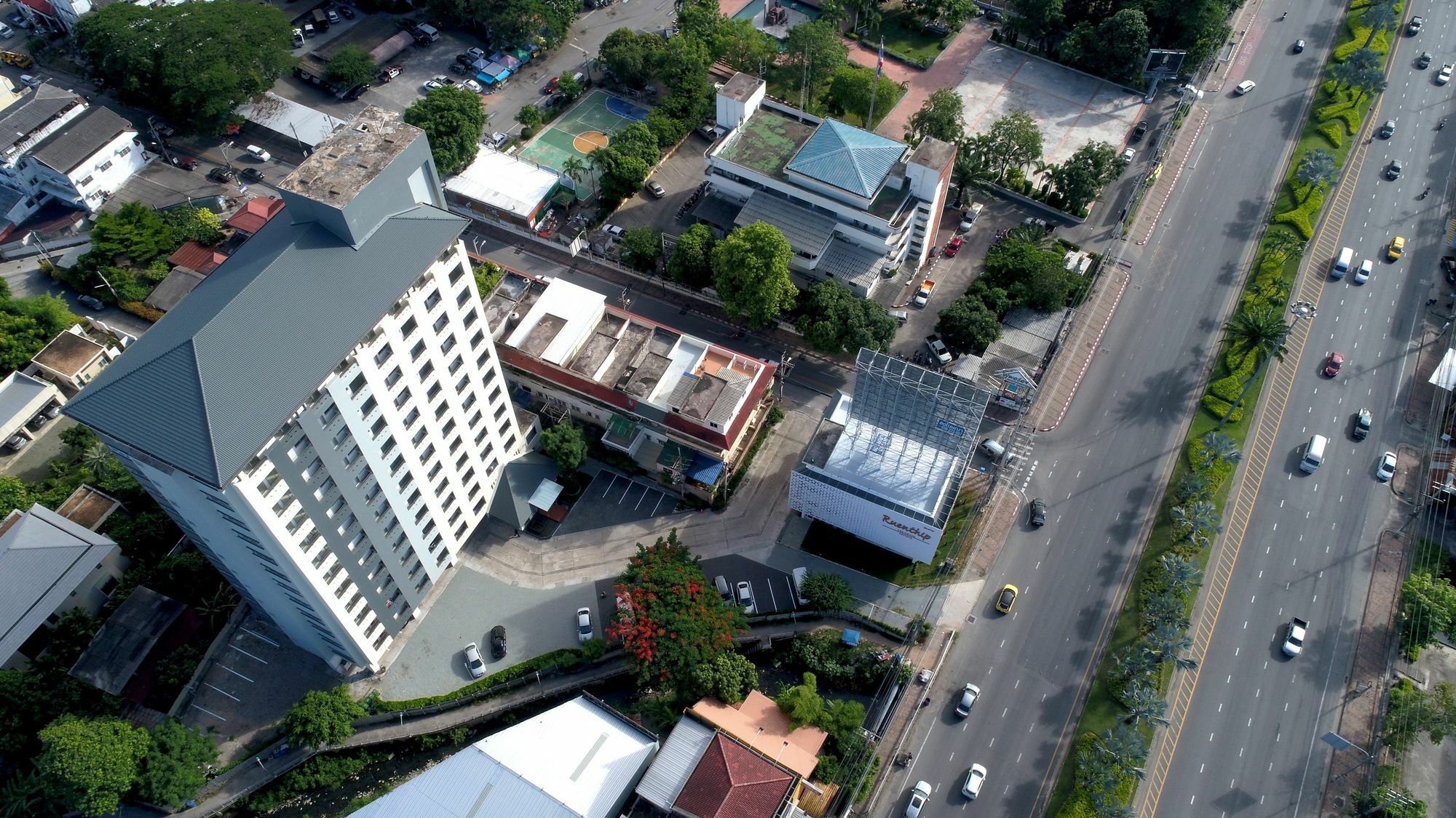 Ruenthip Pattaya Hotell Exteriör bild